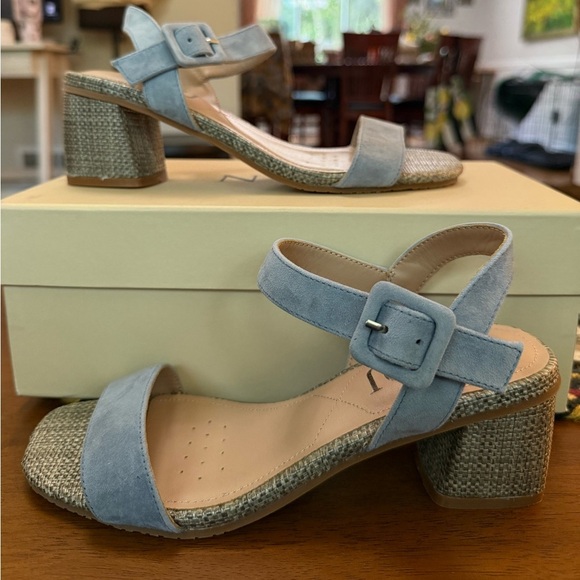 Nydj suede Women's Blue Sandals sz 7 NEW $130 retail - Picture 1 of 6
